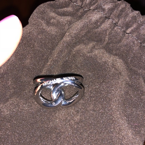 Micheal Kors Silver Twist Knot Ring size 6 - Picture 3 of 3